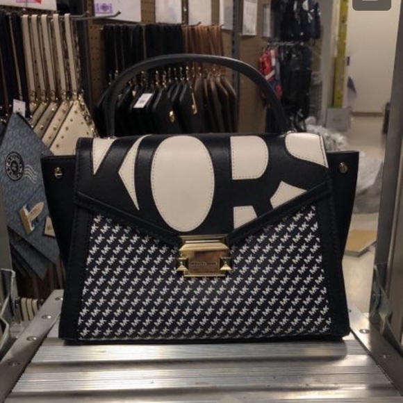 New MK set 🥰 - Picture 2 of 8